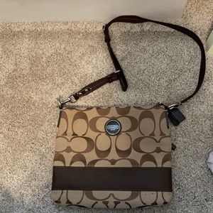 Excellent used condition coach purse!